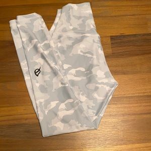 P’tula White Grey Camo Leggings